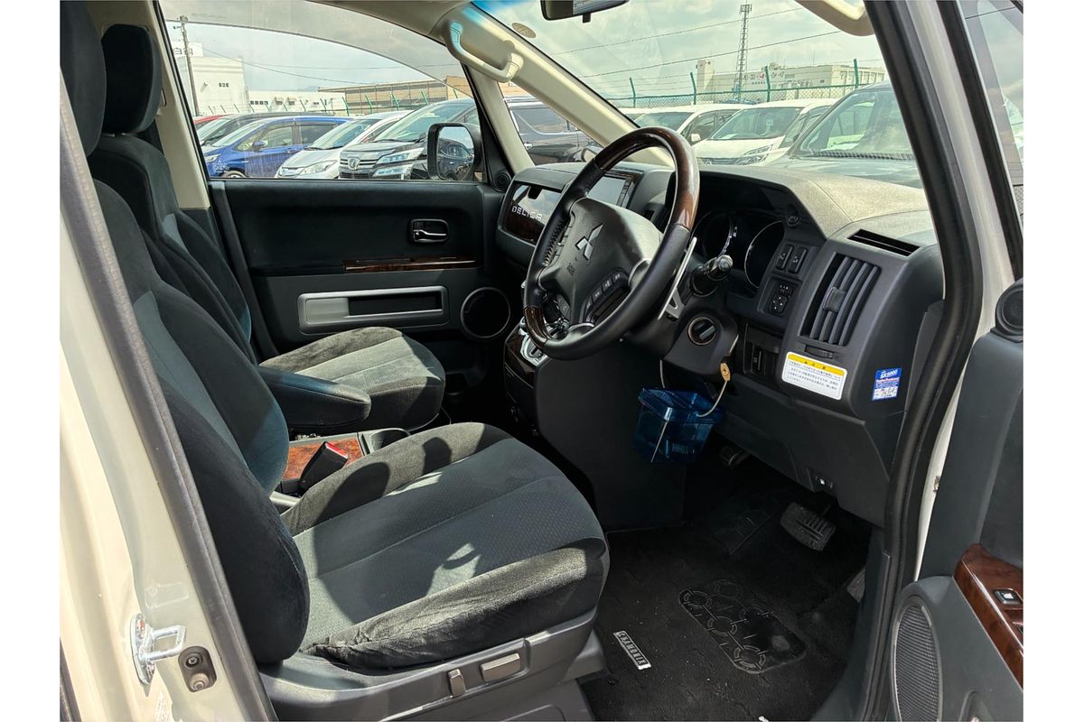 2009 Mitsubishi Delica D5 Chamonix