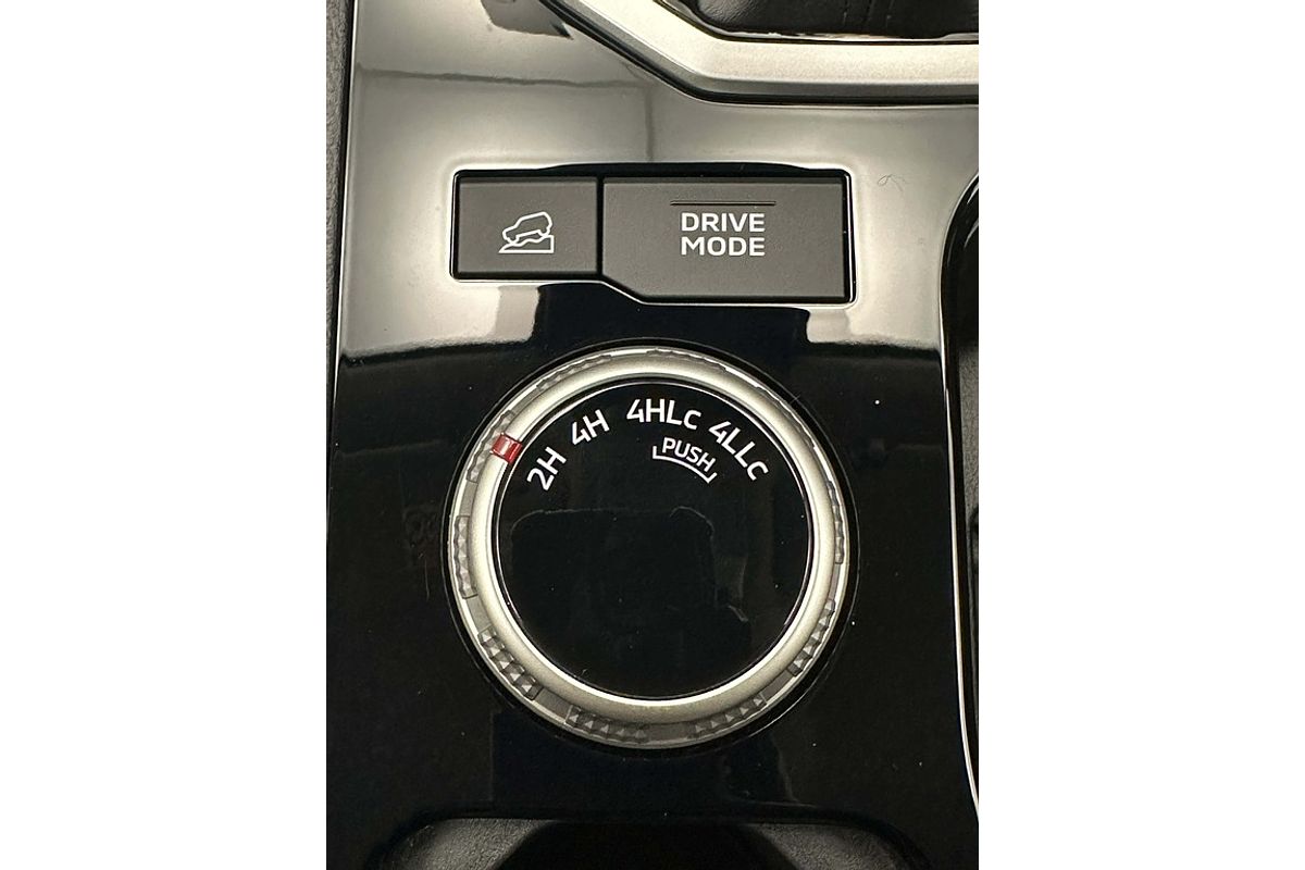 Nissan NAVARA 4X4 2.4 DSL AUTO DC ST-X