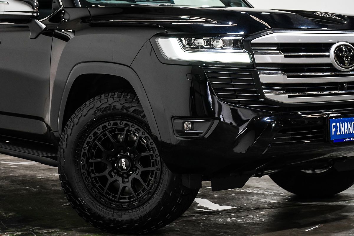 2024 Toyota Landcruiser Sahara FJA300R