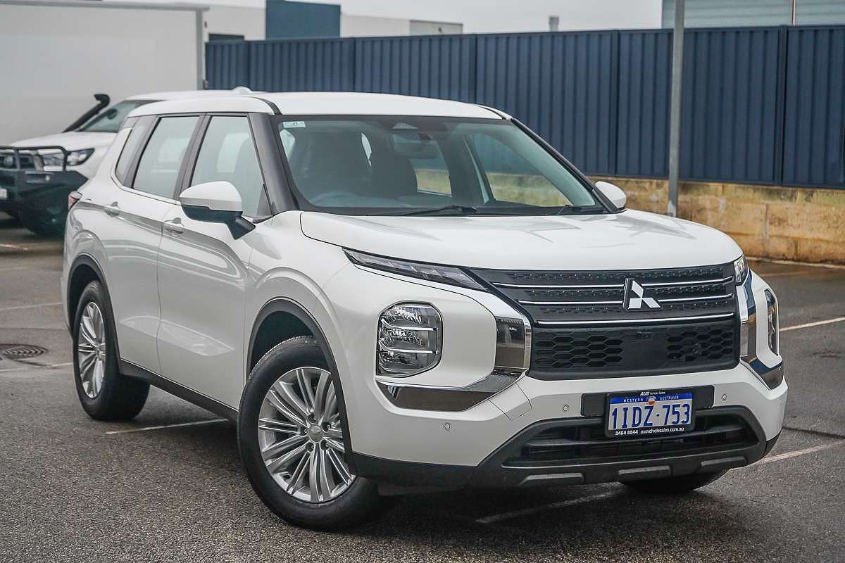 2024 Mitsubishi Outlander ES ZM