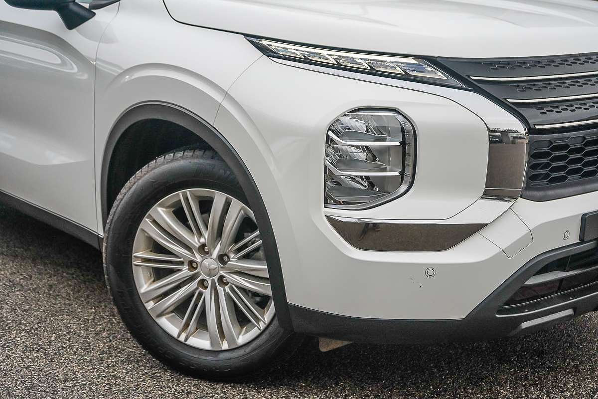 2023 Mitsubishi Outlander ES ZM