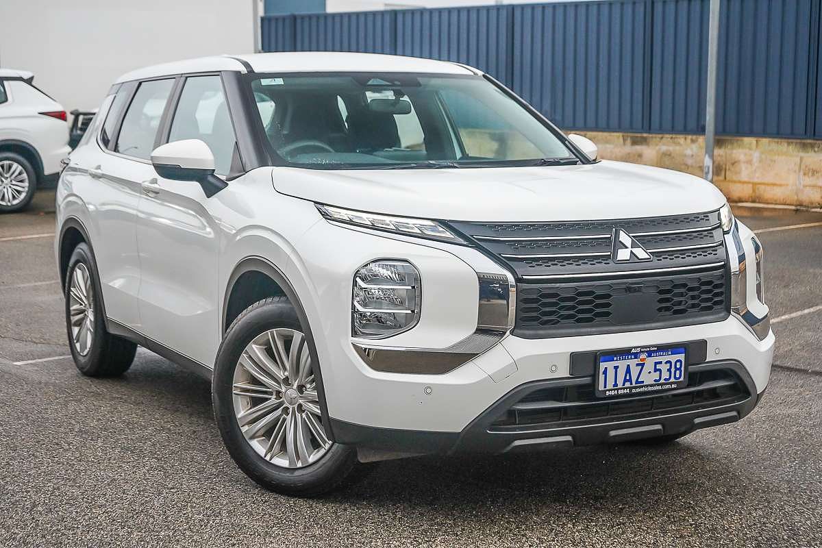 2023 Mitsubishi Outlander ES ZM