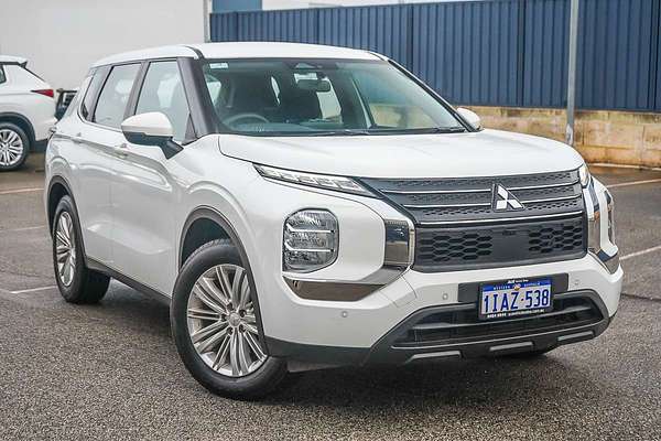 2023 Mitsubishi Outlander ES ZM