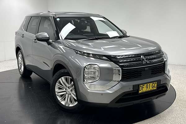 2023 Mitsubishi Outlander ES ZM