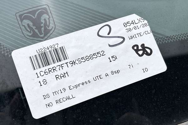 2018 RAM 1500 Express DS 4X4 SWB thumb-23