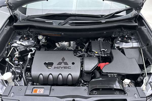 2020 Mitsubishi Outlander ES ZL thumb-10