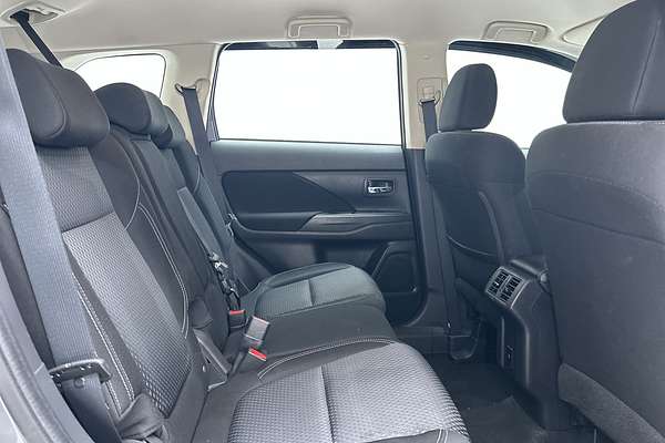 2020 Mitsubishi Outlander ES ZL thumb-11
