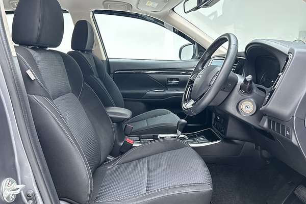 2020 Mitsubishi Outlander ES ZL thumb-12
