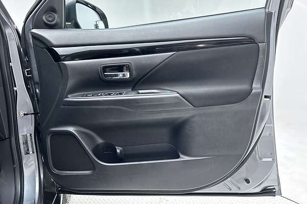 2020 Mitsubishi Outlander ES ZL thumb-18