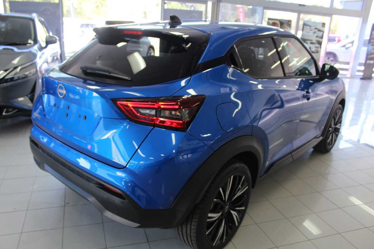 nissan juke 2023 azul