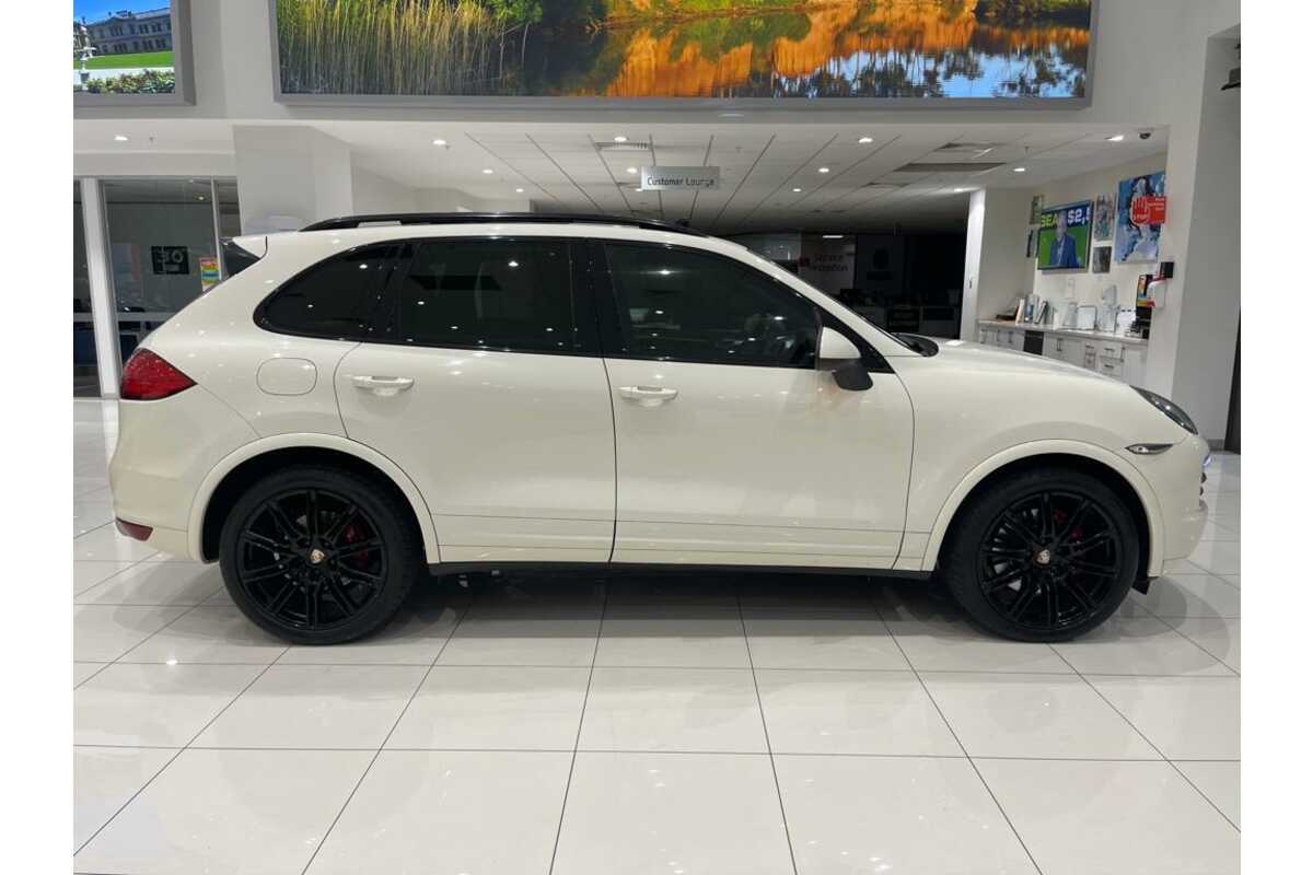 2011 Porsche Cayenne S 92A