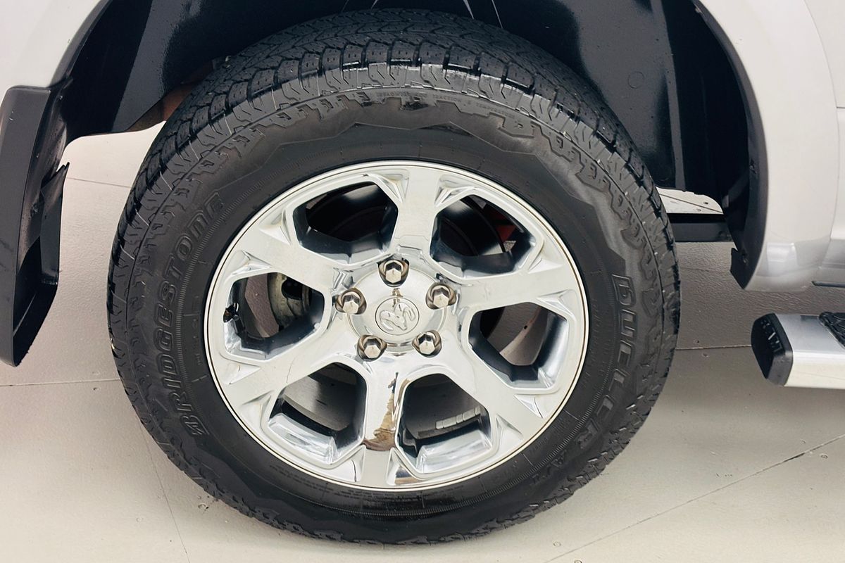 2019 Ram. 1500 LARAMIE (4x4) 885KG W/RAMBOXES 8 SP AUTOMATIC CREW CAB UTILITY V8