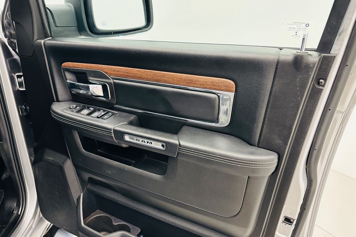 2019 Ram. 1500 LARAMIE (4x4) 885KG W/RAMBOXES 8 SP AUTOMATIC CREW CAB UTILITY V8