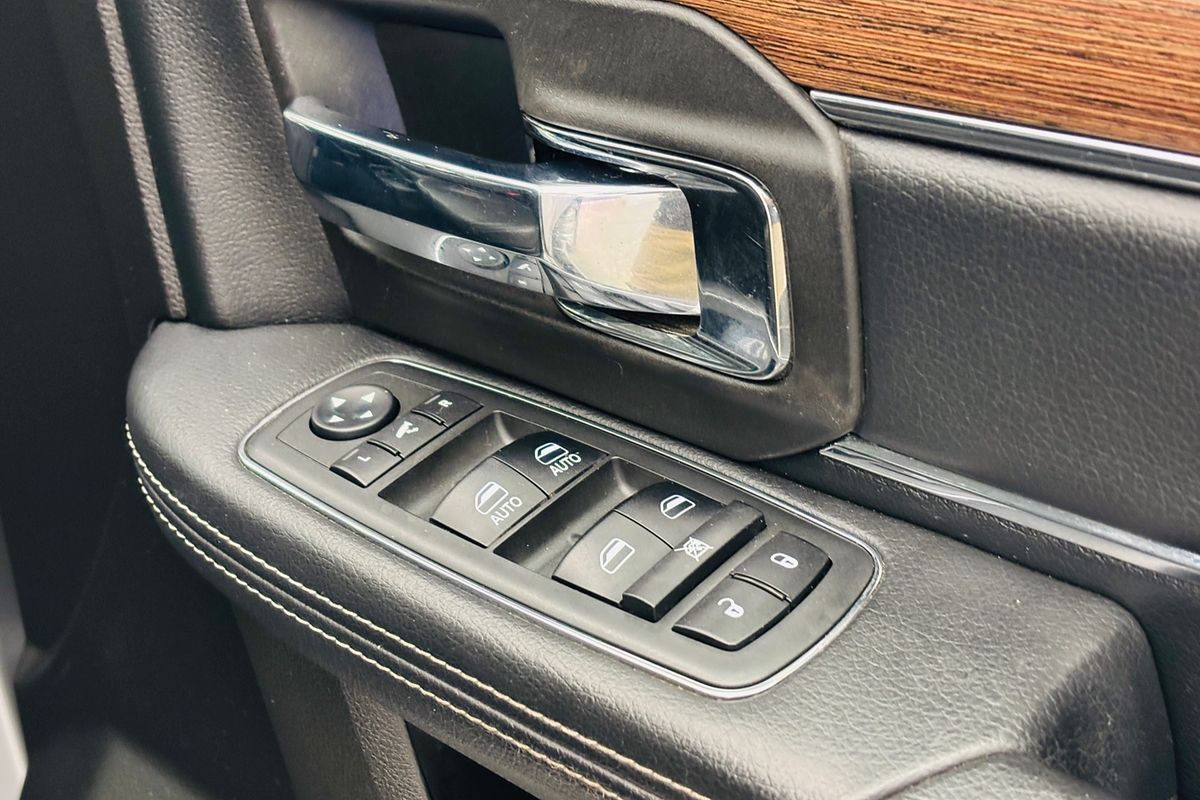 2019 Ram. 1500 LARAMIE (4x4) 885KG W/RAMBOXES 8 SP AUTOMATIC CREW CAB UTILITY V8