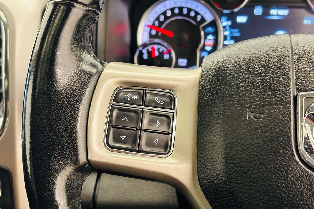 2019 Ram. 1500 LARAMIE (4x4) 885KG W/RAMBOXES 8 SP AUTOMATIC CREW CAB UTILITY V8