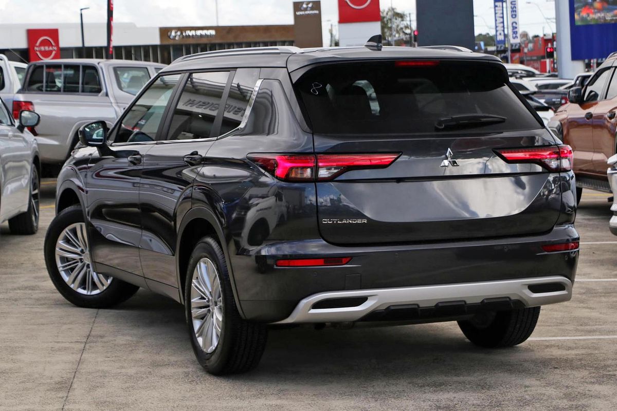 2024 Mitsubishi Outlander LS ZM