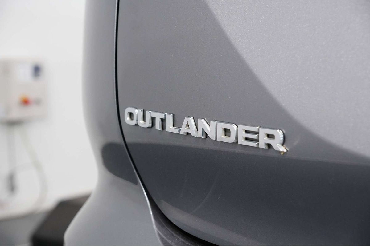 2022 Mitsubishi Outlander ES ZM