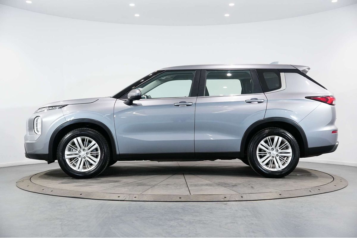 2022 Mitsubishi Outlander ES ZM