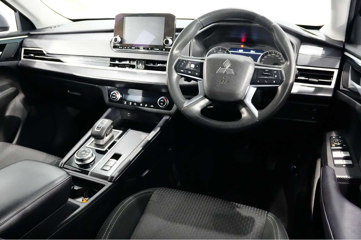 2022 Mitsubishi Outlander ES ZM