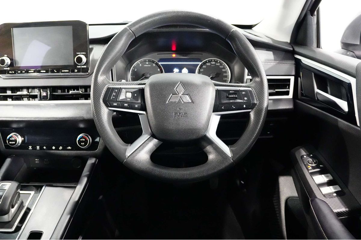 2022 Mitsubishi Outlander ES ZM