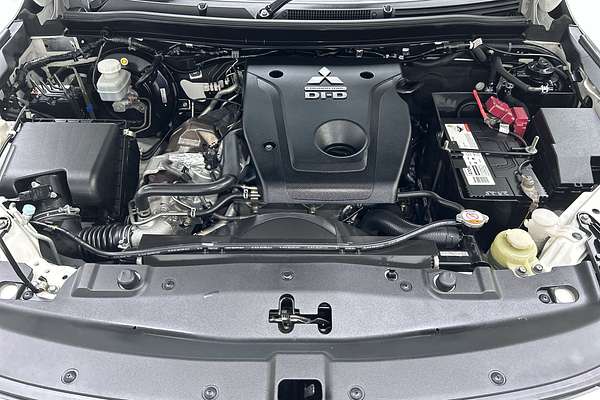 2019 Mitsubishi Triton GLS MR 4X4 thumb-10