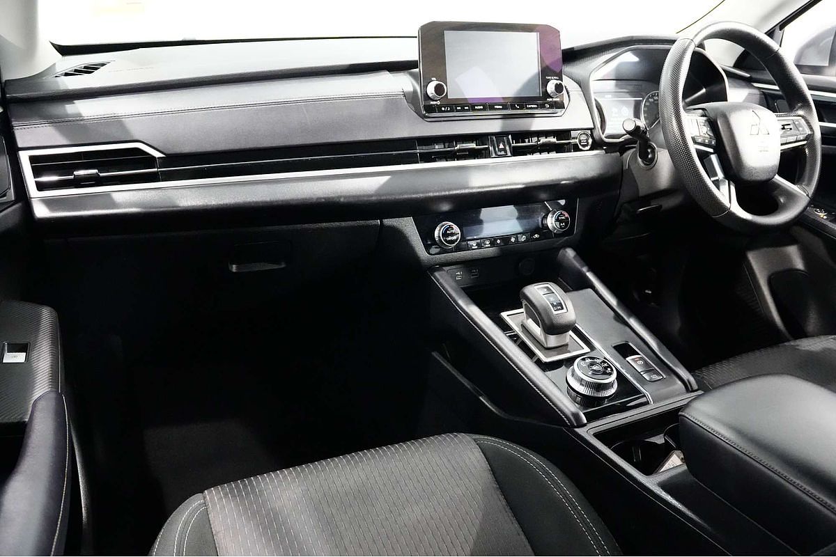 2022 Mitsubishi Outlander ES ZM