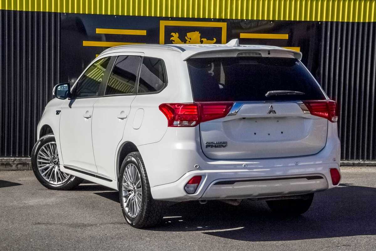 2020 Mitsubishi Outlander PHEV ES ZL