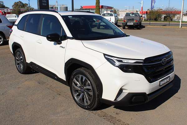 2025 Subaru Forester Hybrid Touring S6