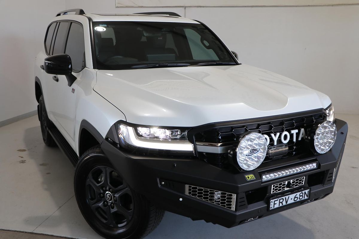 2025 Toyota Landcruiser GR Sport FJA300R