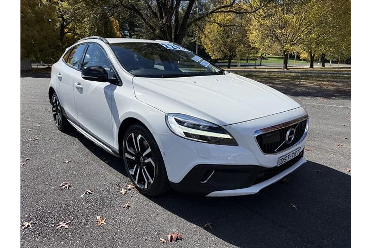 2017 Volvo V40 Cross Country D4 Pro