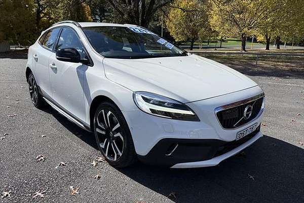 2017 Volvo V40 Cross Country D4 Pro
