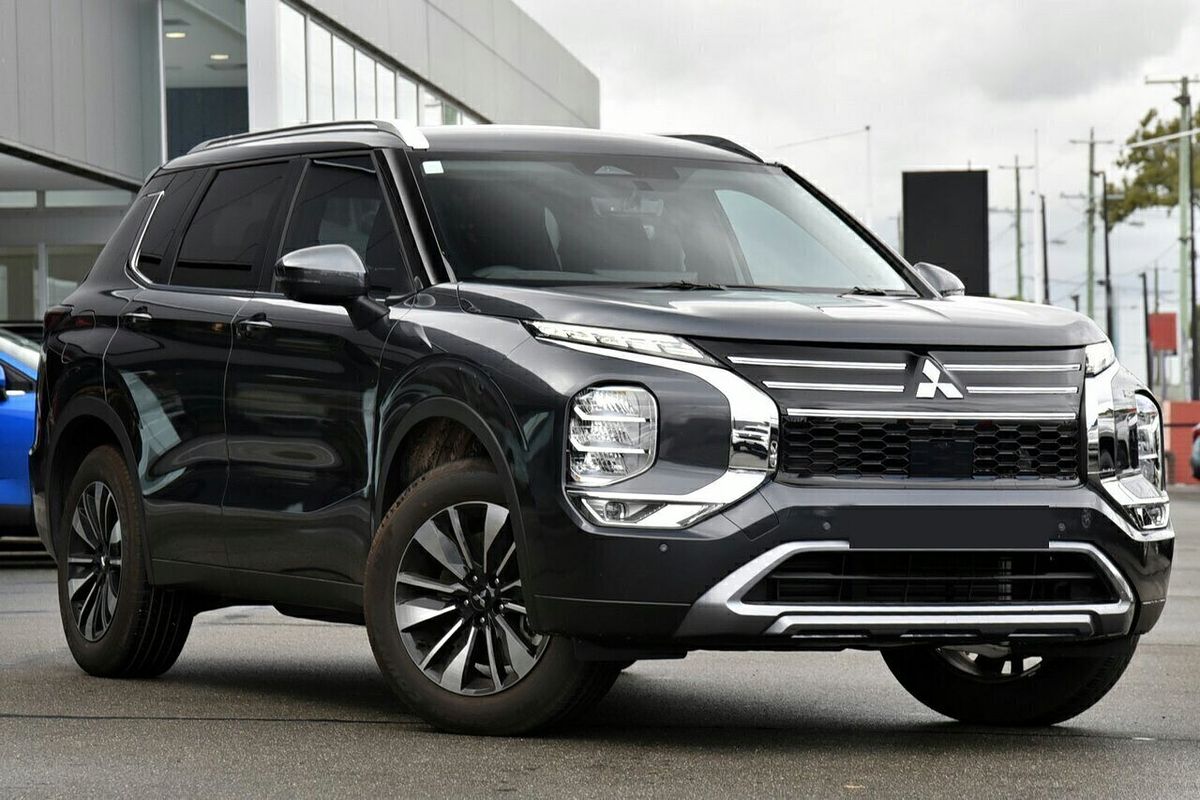 2025 Mitsubishi Outlander LS ZM