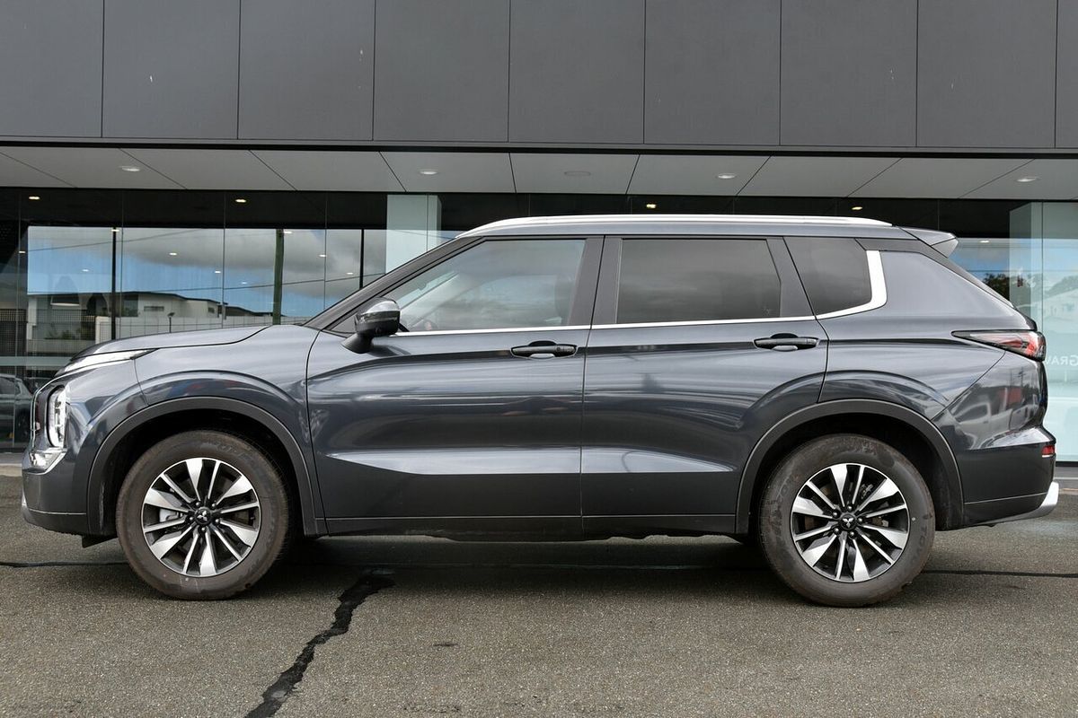 2025 Mitsubishi Outlander LS ZM