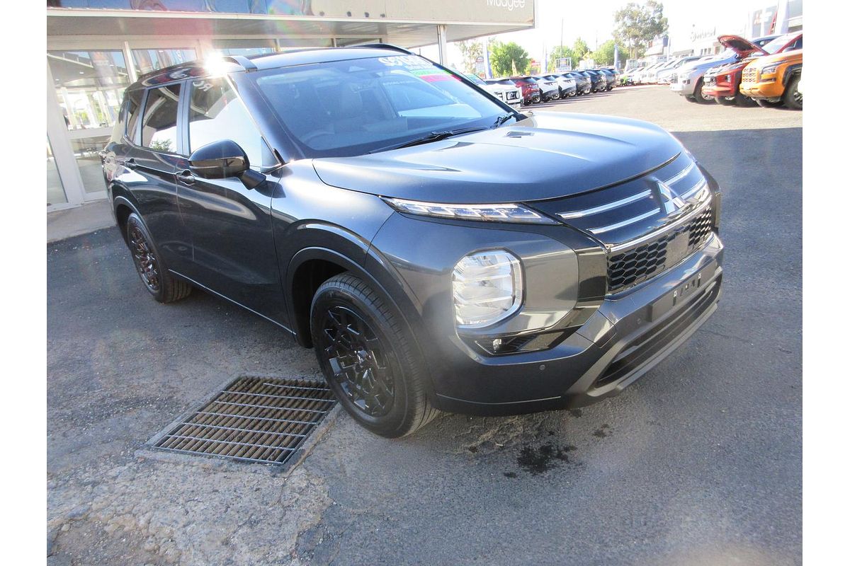 2025 Mitsubishi Outlander LS ZM