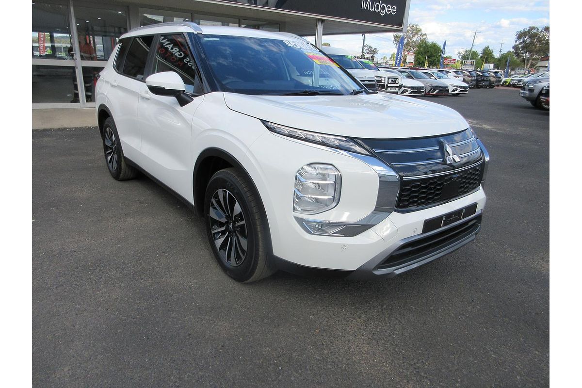 2025 Mitsubishi Outlander LS ZM