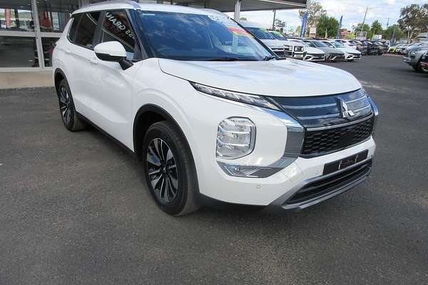 2025 Mitsubishi Outlander LS ZM