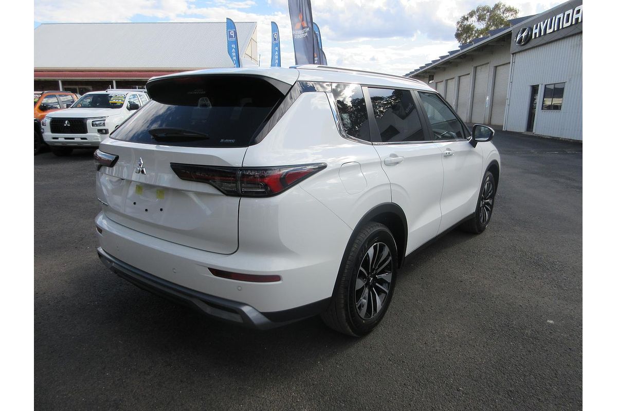 2025 Mitsubishi Outlander LS ZM