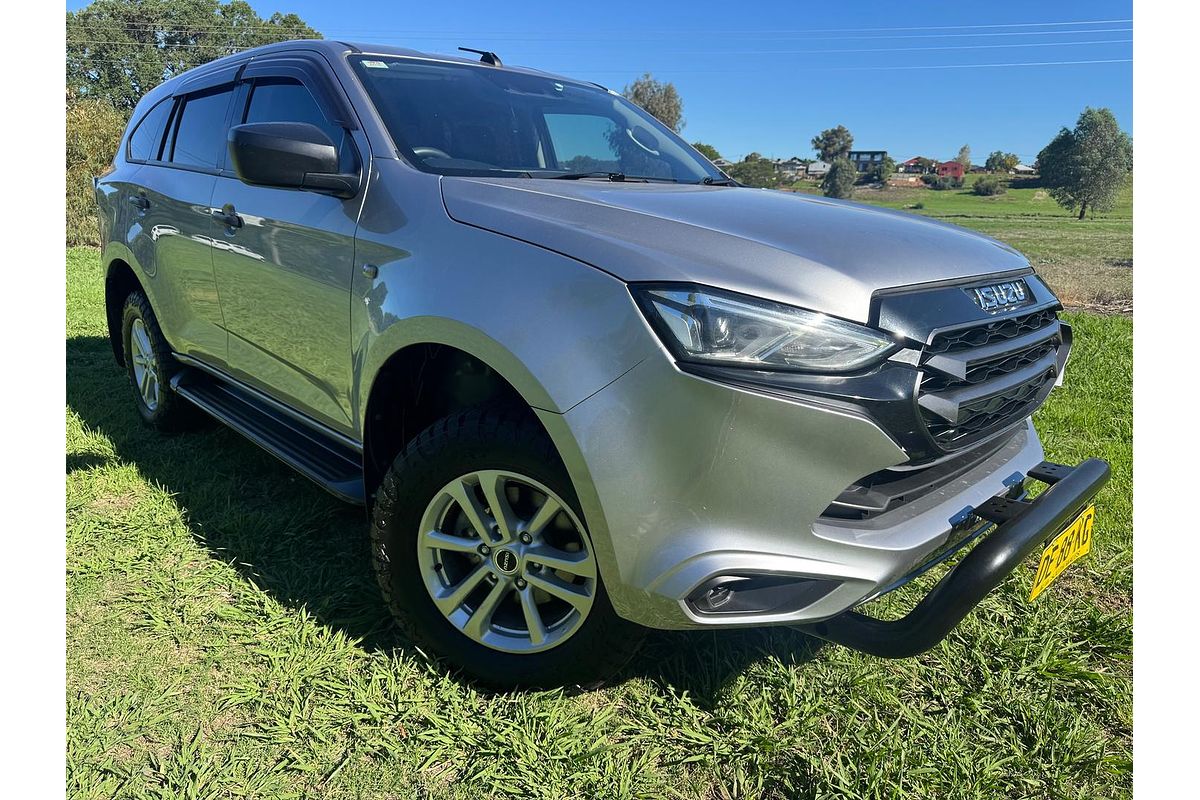 2022 Isuzu MU-X LS-M