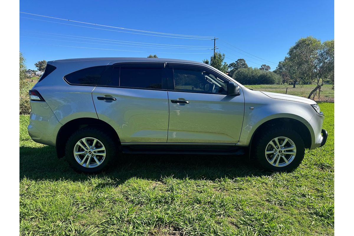 2022 Isuzu MU-X LS-M
