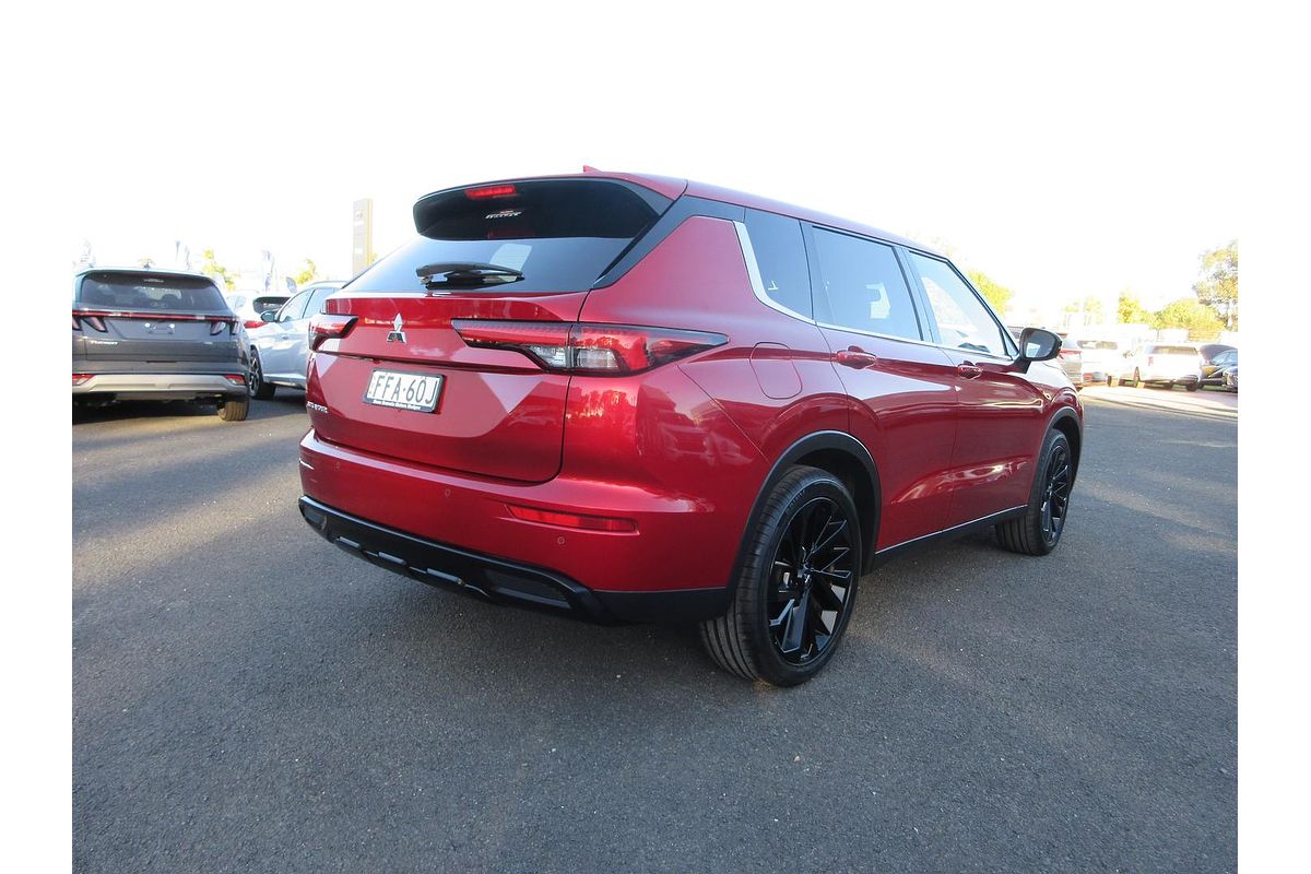 2023 Mitsubishi Outlander LS Black Edition ZM