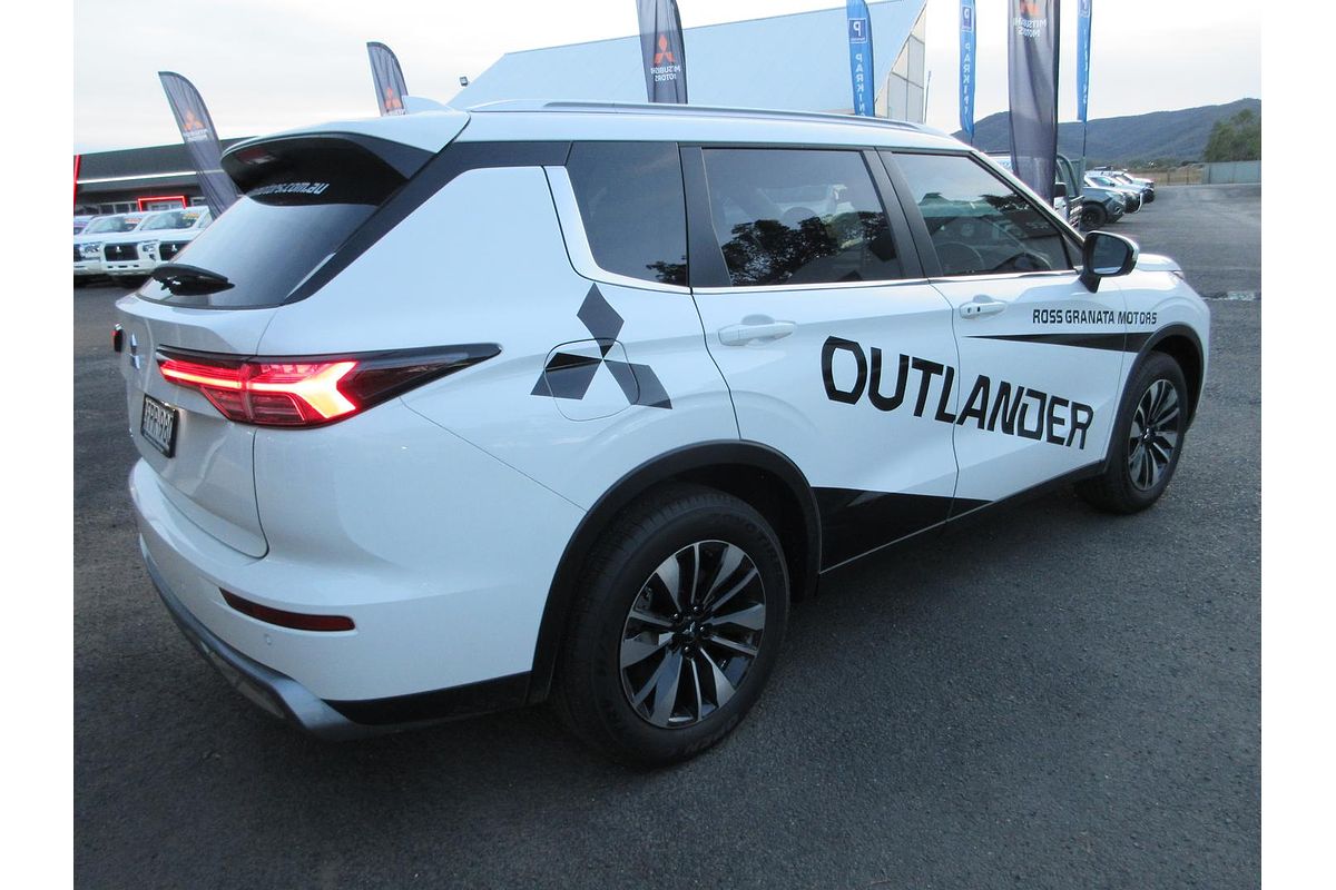 2025 Mitsubishi Outlander LS ZM