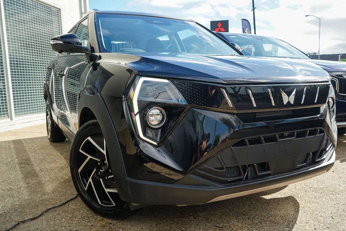 2025 Mahindra XUV3XO AX7L