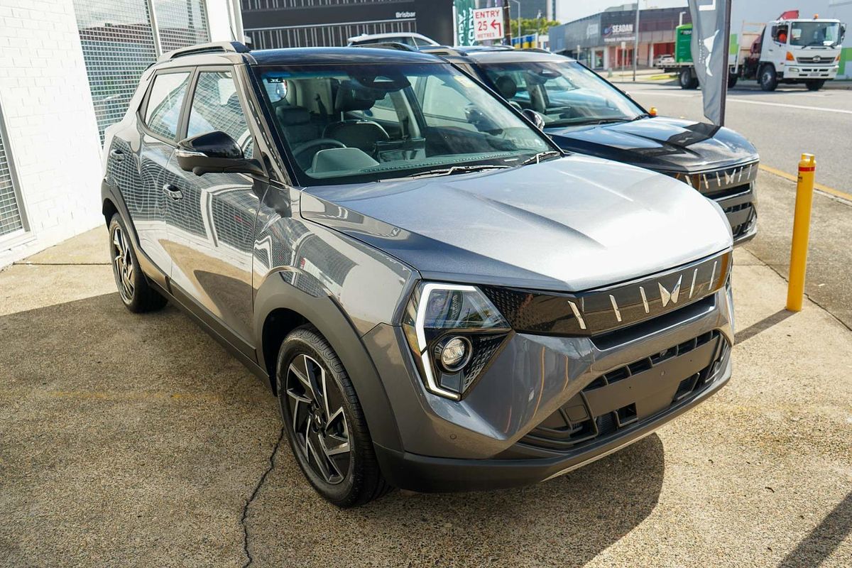 2025 Mahindra XUV3XO AX7L