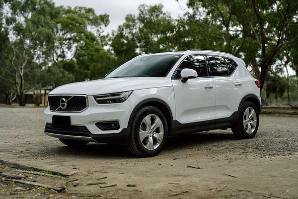 2021 Volvo XC40 T4 Momentum
