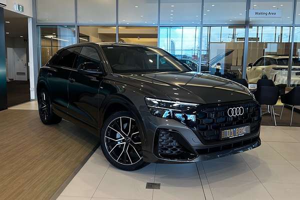 2025 Audi Q8 55 TFSI S line F1