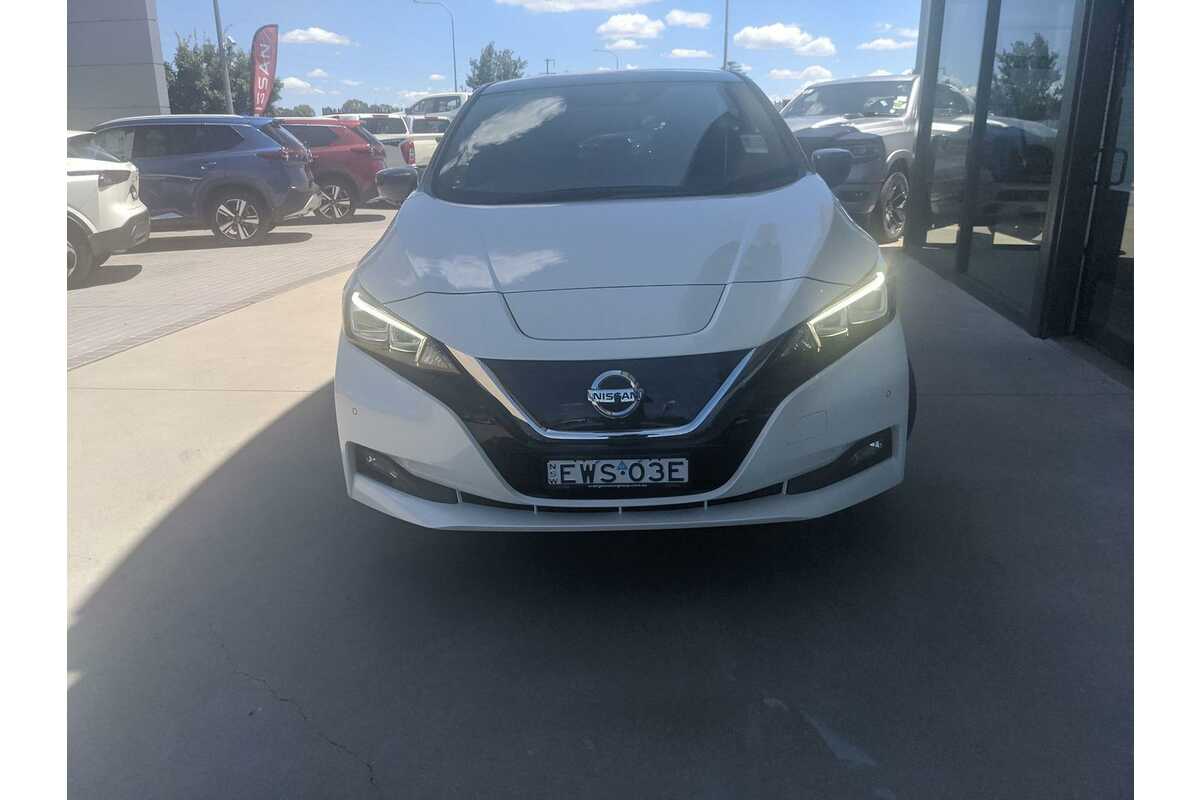 2022 Nissan LEAF ZE1