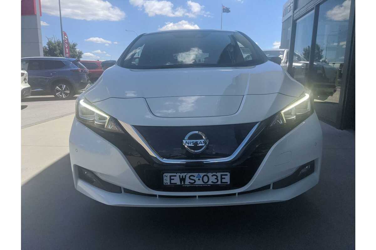 2022 Nissan LEAF ZE1