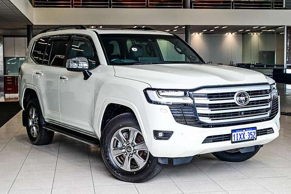 2023 Toyota Landcruiser Sahara FJA300R