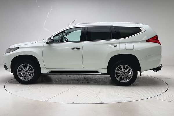 2019 Mitsubishi Pajero Sport GLX QE thumb-4
