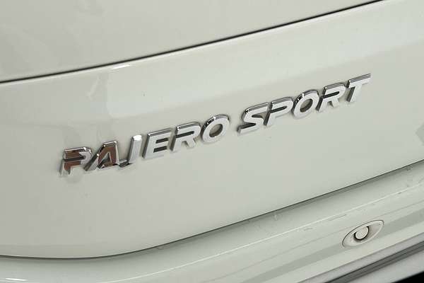 2019 Mitsubishi Pajero Sport GLX QE thumb-21